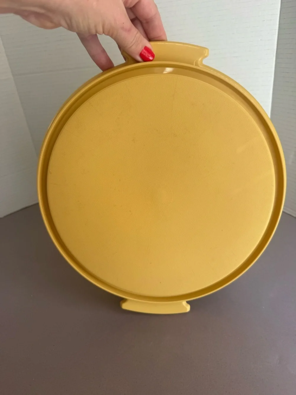Tupperware cake carrier